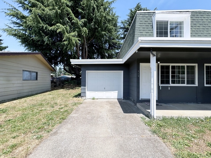 519 Cinderella Loop in Eugene, OR - Building Photo