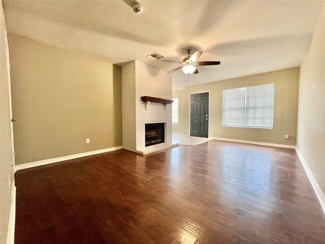 8850 Glen Meadow Ln in Beaumont, TX - Building Photo - Building Photo