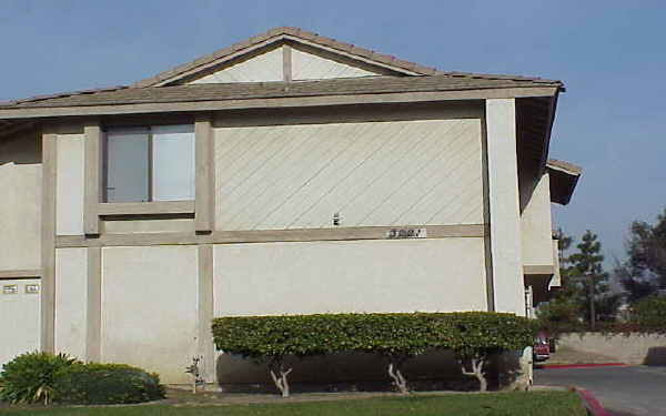 3221 Triumph Ln in Ontario, CA - Building Photo