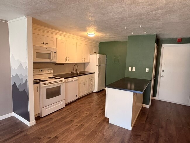 35 Andrew St, Unit 25 in Manchester, NH - Foto de edificio - Building Photo