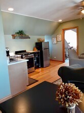 2422 N Drake Ave, Unit 3rdFloor in Chicago, IL - Building Photo - Building Photo