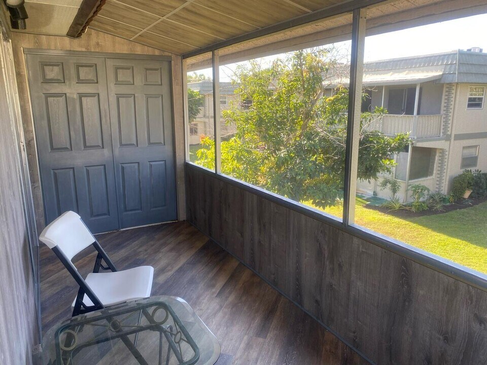 2710 W 60th Pl, Unit 401 in Hialeah, FL - Building Photo
