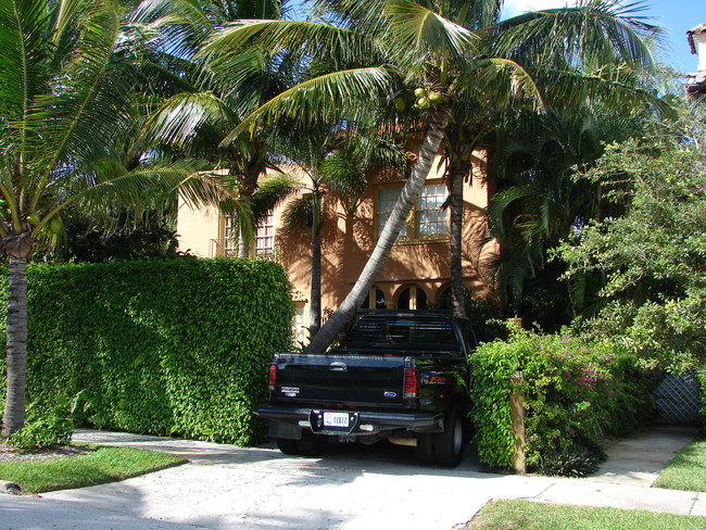 261 Granada Rd in West Palm Beach, FL - Building Photo - Building Photo