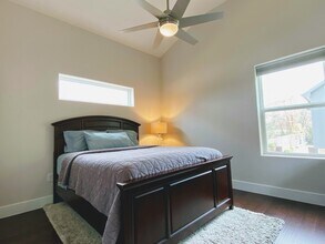 1128 Linden St, Unit B in Austin, TX - Building Photo - Building Photo