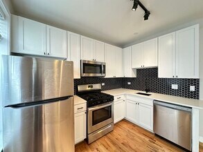 659 W Wrightwood Ave in Chicago, IL - Building Photo - Building Photo