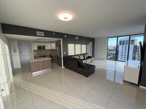 5300 Paseo Blvd in Doral, FL - Building Photo - Building Photo