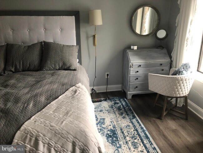 11305 Commonwealth Dr-Unit -104 in Rockville, MD - Building Photo - Building Photo