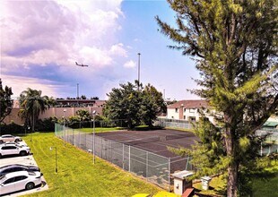 8405 NW 8th St-Unit -204 in Miami, FL - Building Photo - Building Photo