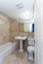 47 1/2 1st Street (2nd & 1st Ave), #5F in New York, NY - Foto de edificio - Building Photo