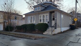 5715 W Mitchell St in West Allis, WI - Building Photo