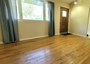 72 Pine Ct in Crystal Lake, IL - Building Photo - Building Photo