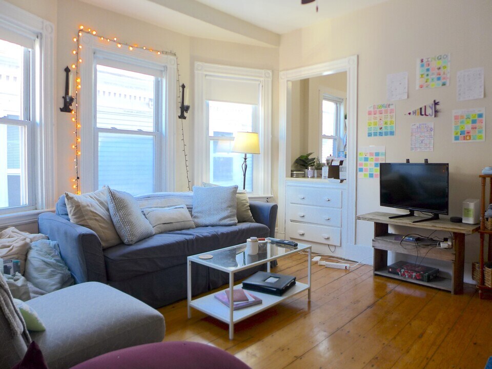 71 Hillside St in Boston, MA - Foto de edificio