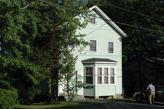 30 Lenox Ave in Congers, NY - Foto de edificio - Building Photo