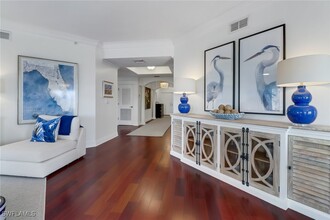 451 Bayfront Pl in Naples, FL - Foto de edificio - Building Photo