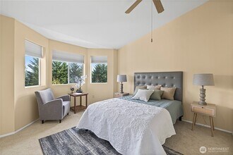 2145 NW Pacific Elm Dr in Issaquah, WA - Building Photo - Building Photo