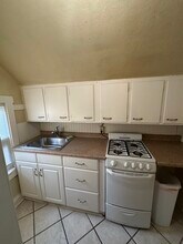 4227 Greenwood Pl, Unit All utilities paid in Kansas City, MO - Building Photo - Building Photo