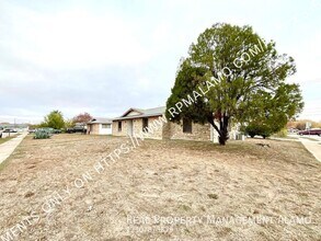 1714 Westmar Dr in San Antonio, TX - Building Photo - Building Photo