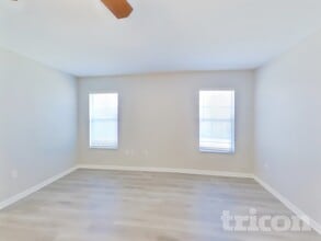 2122 Center Way, Unit 317 in Middleburg, FL - Foto de edificio - Building Photo