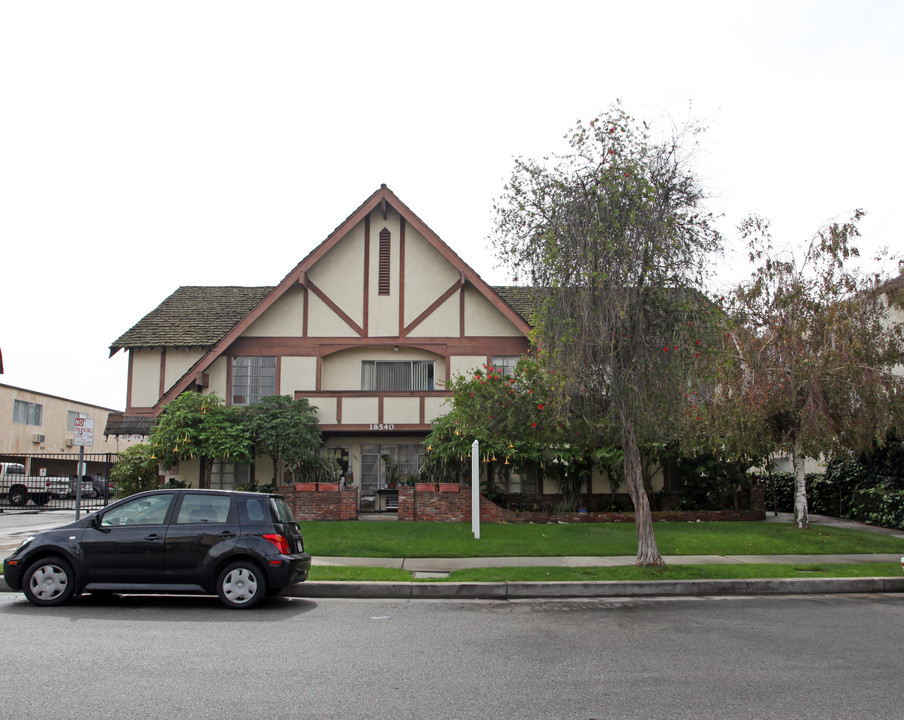 Northridge Manor in Northridge, CA - Building Photo