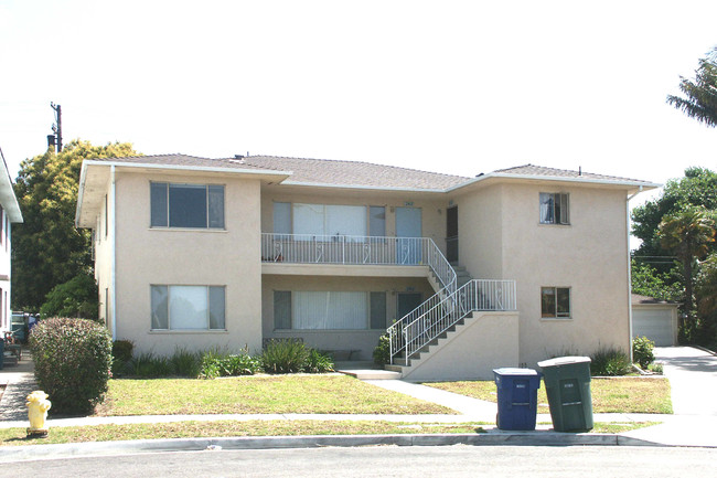 236-242 Estrella St in Ventura, CA - Foto de edificio - Building Photo