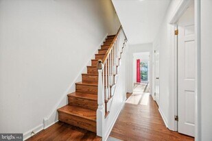 25 N Buck Ln in Haverford, PA - Building Photo