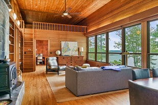 735 Mere Point Rd in Brunswick, ME - Building Photo