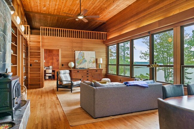 property at 735 Mere Point Rd