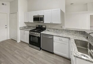 12452 Castlemain Trail in Orlando, FL - Foto de edificio - Building Photo