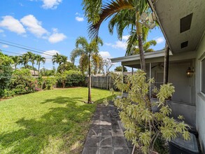 1761 NE 52nd St in Oakland Park, FL - Building Photo - Building Photo