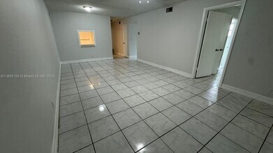 1700 NW 58th Terrace in Sunrise, FL - Building Photo - Building Photo