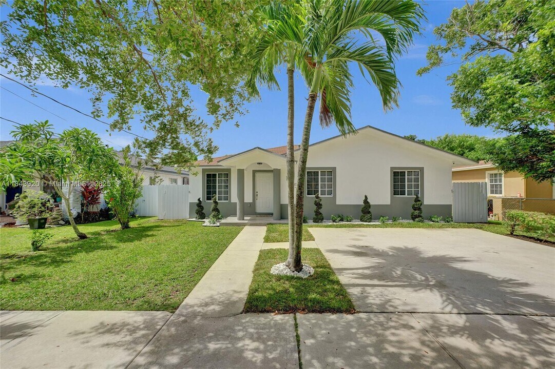12254 SW 217th St in Miami, FL - Building Photo