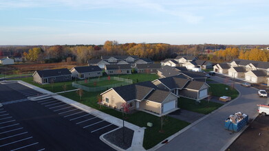 The Pines on 33rd in St. Cloud, MN - Foto de edificio - Building Photo