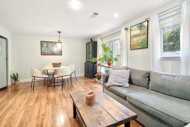 43 N Mead St in Boston, MA - Building Photo - Building Photo