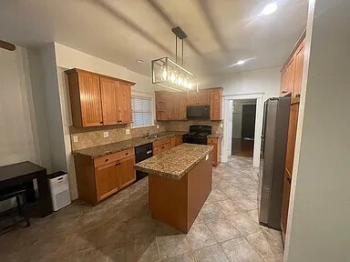 2723 Kenwood Ave in Los Angeles, CA - Building Photo