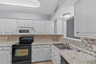 5237 Arboles Dr in Houston, TX - Building Photo - Building Photo