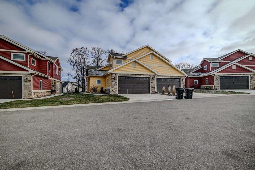 6666 Church Hl Ct in Deforest, WI - Building Photo