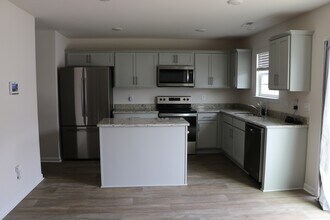 901 Riverstone Dr in Greenville, NC - Building Photo - Building Photo