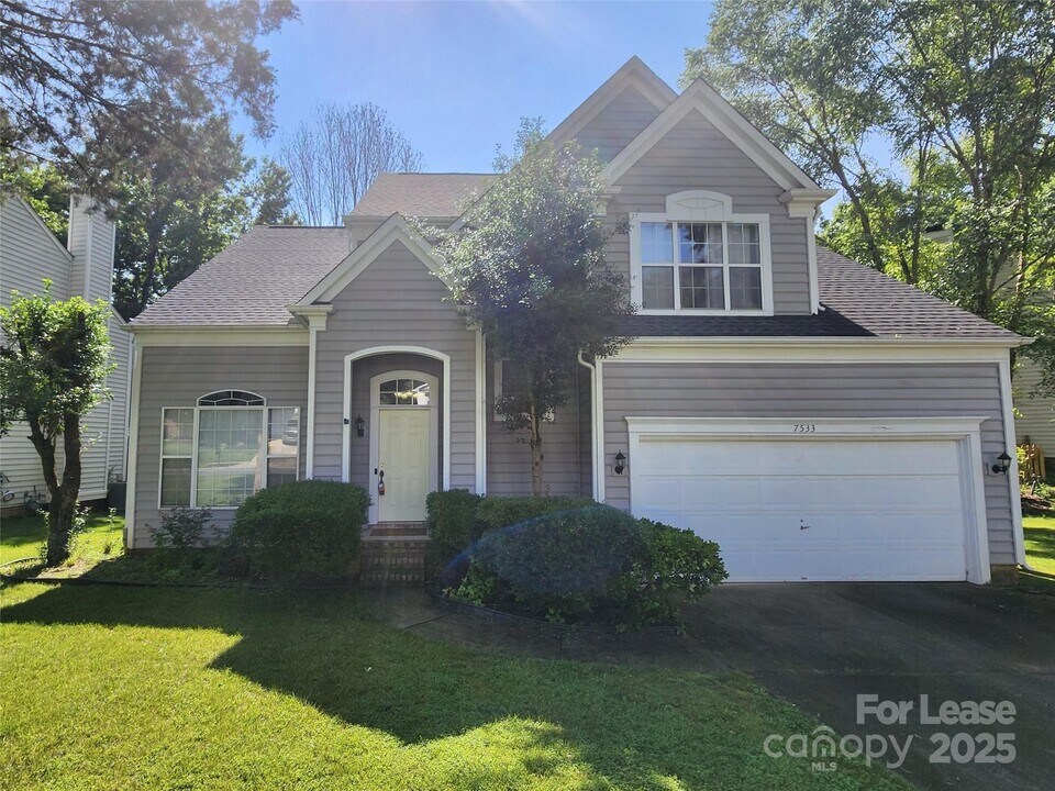 7533 Lady Bank Dr in Charlotte, NC - Building Photo