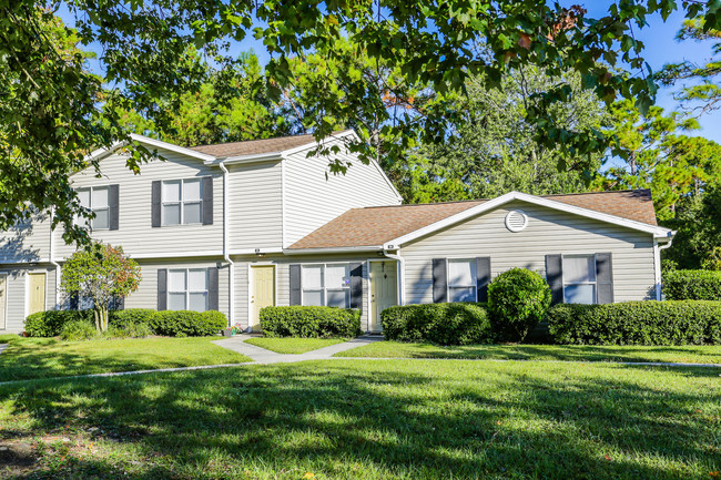 Pinewood Pointe Apartments in Jacksonville, FL - Foto de edificio - Building Photo