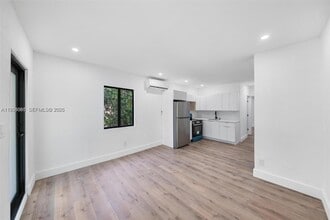 6915 NW 4th Ct in Miami, FL - Building Photo - Building Photo