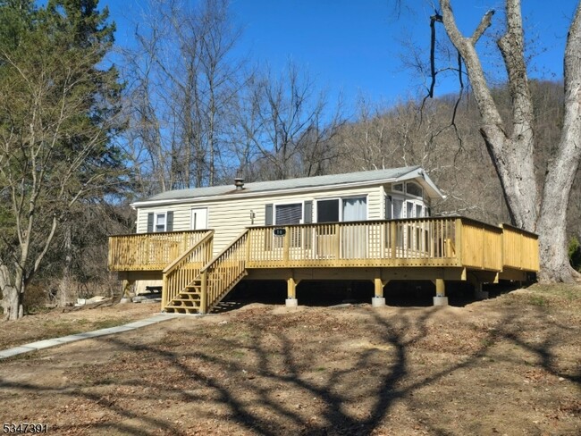 16 Willow Ln in Columbia, NJ - Building Photo - Building Photo