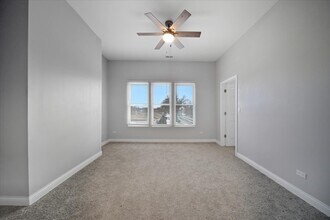 3002 E 81st St in Chicago, IL - Building Photo - Building Photo