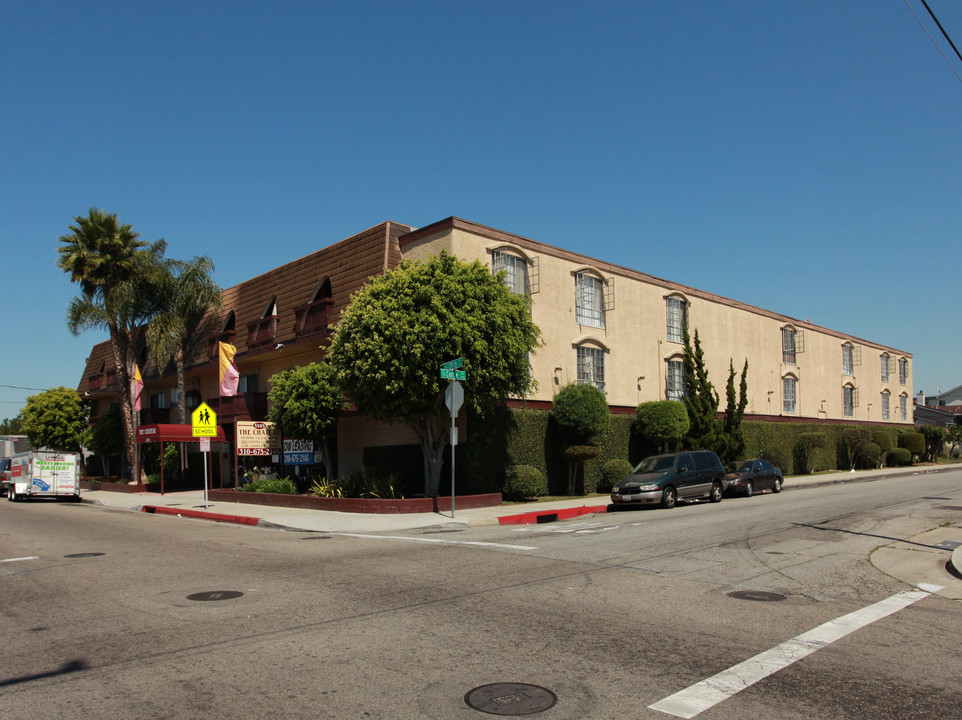 Hawthorne Chateau Apartments in Hawthorne, CA - Building Photo