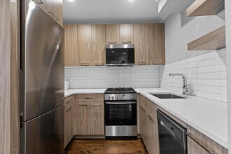 541 W Oakdale Ave in Chicago, IL - Building Photo - Building Photo