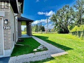 798 Carnelian Cres in Ottawa, ON - Building Photo - Building Photo