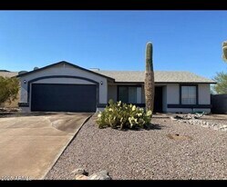 9105 W Raven Dr in Arizona City, AZ - Building Photo