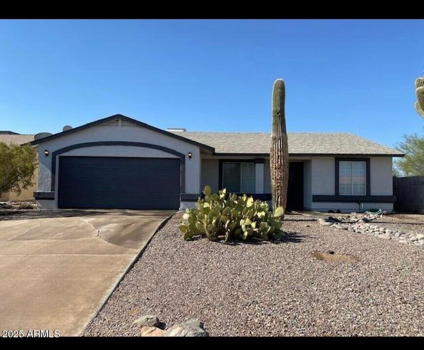 9105 W Raven Dr in Arizona City, AZ - Building Photo