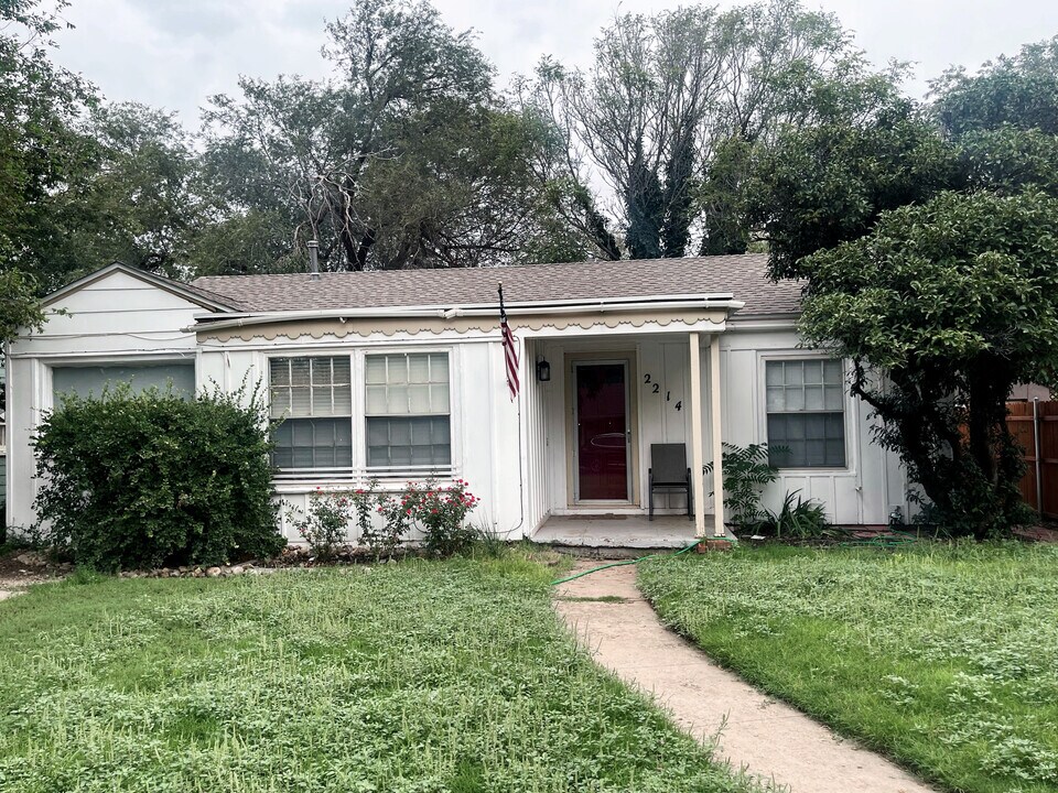 2214 21st St in Lubbock, TX - Building Photo