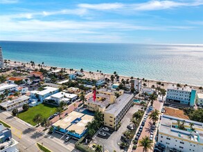 322 Harding St-Unit -B202 in Hollywood, FL - Foto de edificio - Building Photo