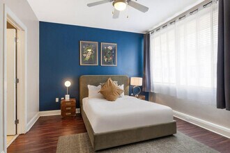 925 Common St in New Orleans, LA - Foto de edificio - Building Photo